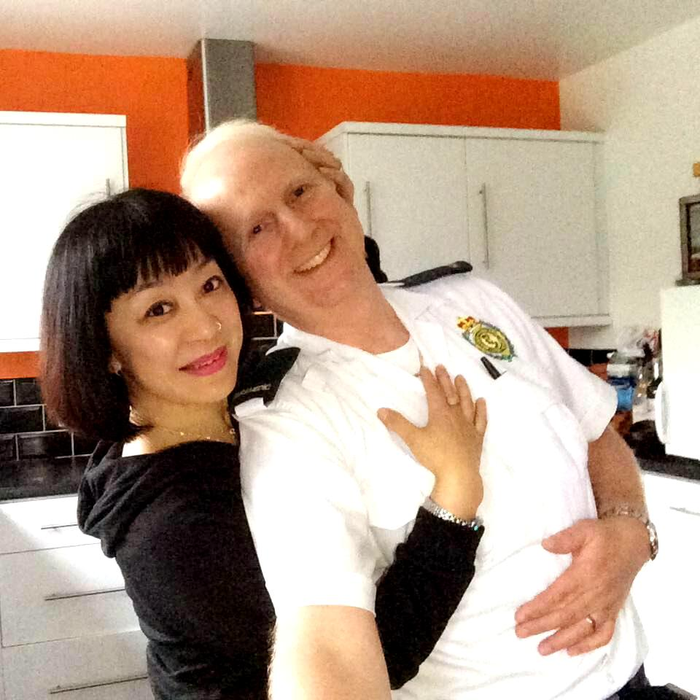 Un paramedic s-a culcat cu o pacientă care a sunat la 112! Ce mesaj i-a trimis după ce a plecat