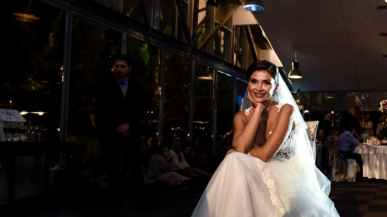 Nuntă surpriză! Alina Puşcaş, într-o rochie de mireasă spectaculoasă