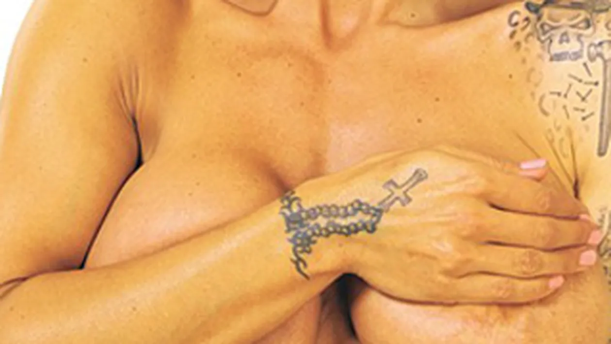 Atentie, Nicoleta Luciu! Distrusa de operatia de marire a sanilor! Un model a fost mutilat de cei care au vrut sa ii puna silicoane!