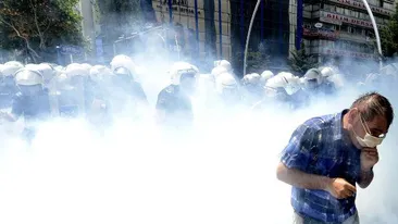 VIDEO / Proteste de amploare la Atena! Intervenție în forță a Poliției! Gaze lacrimogene, bastoane de cauciuc…