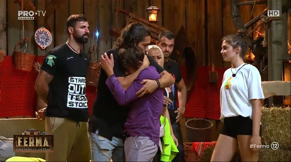 Viviana Sposub și George Burcea, în tandrețuri la “Ferma”. S-au ținut de mână și i-a propus să meargă împreună acasă, la părinții ei: “Îmi place foarte mult Viviana”