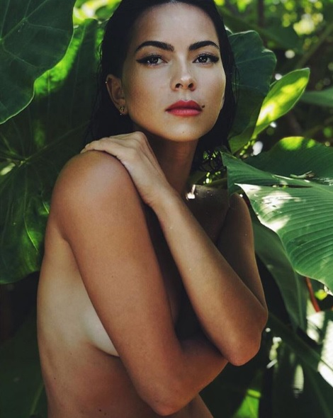 Inna, pictorial incendiar! Îndrăgita cântăreață a pozat topless, iar fanii ei sunt în delir