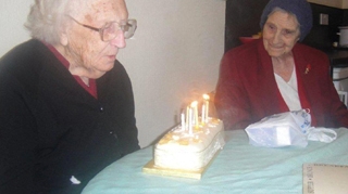 Cele mai longevive gemene au implinit 102 ani! Vezi cum aratau cand erau tinere!