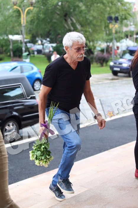 FOTO! MARIN MORARU a fost înmormântat miercuri. Soţia maestrului a scris pe coroană un mesaj dureros