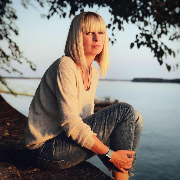 Jurnalista Ioana Moldovan, cu arsuri pe față și pe mâini, după protestele din Piața Victoriei!