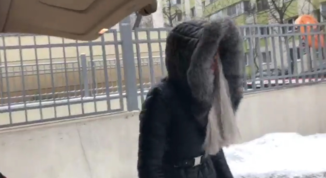 Bianca Drăgușanu, „prinsă” cu peștele: „Se spală, se dă cu sare și…”. Imagini exclusive cu prezentatoarea TV