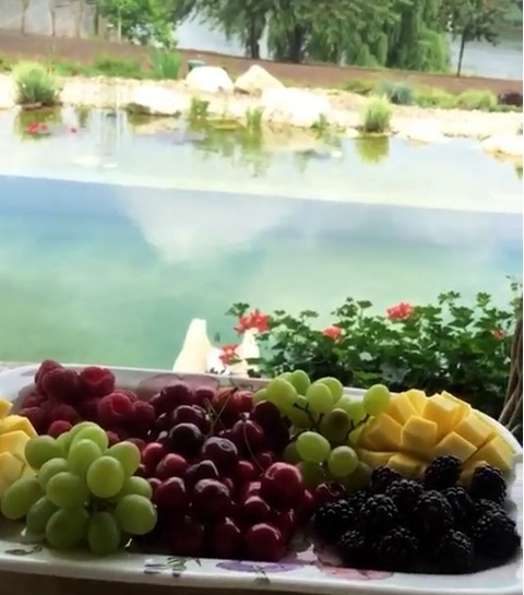 Mădălina Ghenea i-a servit micul-dejun iubitului ei
