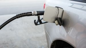 Un bărbat a sunat la 112 pentru a anunța că și-a UITAT soția într-o benzinărie. Și-a amintit abia la 300 de kilometri distanță