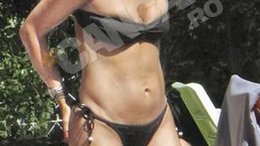 La 41 de ani, Anca Turcasiu nu are pic de celulita! Arata impecabil in costum de baie