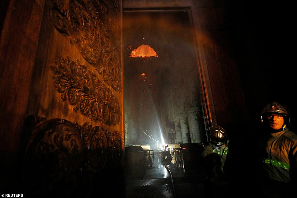 Primele imagini din interiorul Catedralei Notre Dame, dupa incendiu. Ce a mai rămas din simbolul Parisului