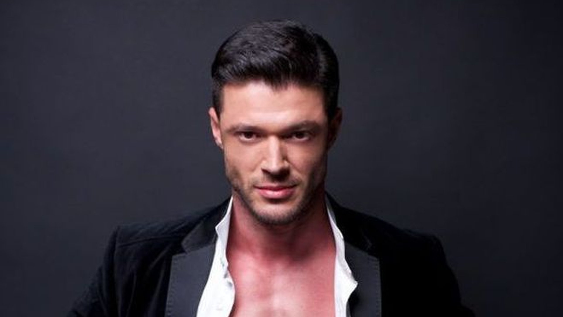 Afacerista lui Victor Slav s-a combinat cu un potent om de afaceri din Capitala. Cu el l-a inlocuit pe fostul moderator TV / FOTO