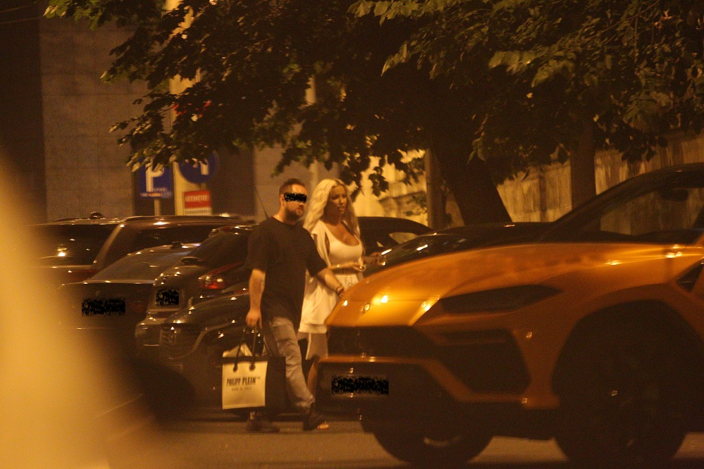 Loredana Chivu, în complexul rezidențial în care locuiește