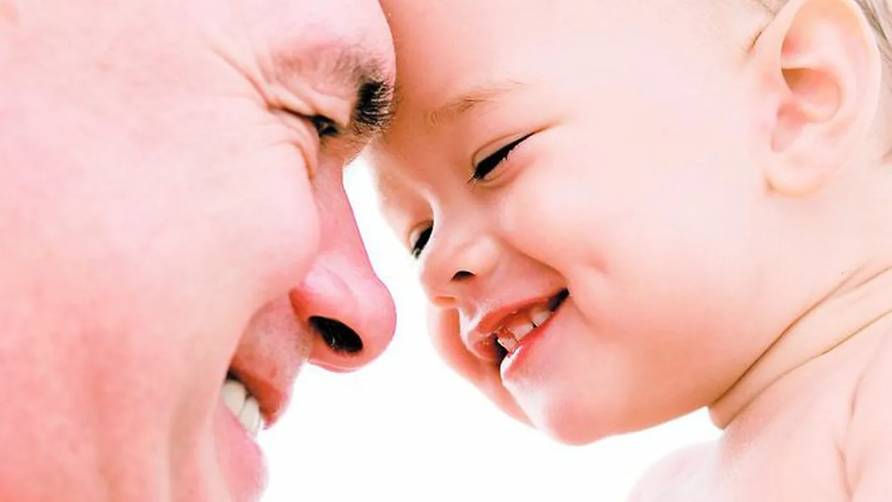 Uite cine vorbeste! Parinti, fiti atenti ce spuneti! Bebelusii inteleg cuvintele inca de la sase luni