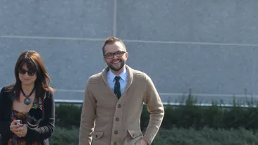 Colorata, maine-i gata! Dj Optick, in bataia lentilelor aparatului foto. Schimbare de look pentru celebrul DJ