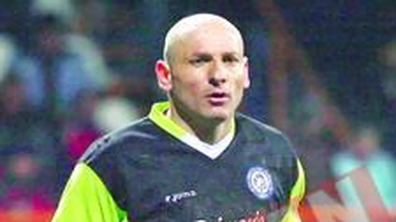 Dan Petrescu l-a dat afara pe Stelea