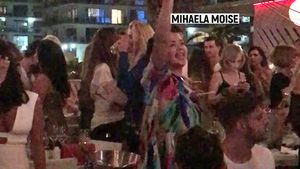 Apărea în fiecare noapte în studioul ”Domnului Dan”. Fosta vedetă de la OTV a făcut show cu fetele la LOFT
