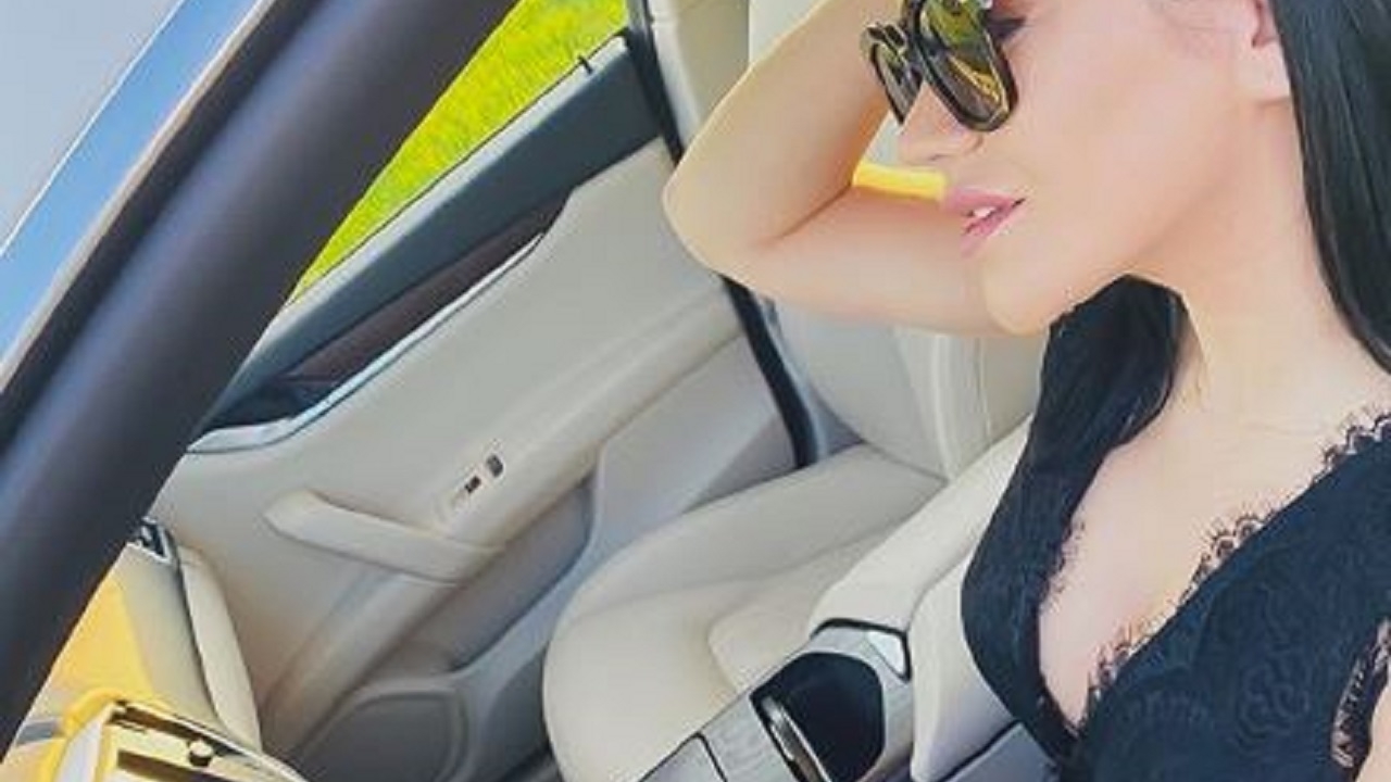 Carmen de la Sălciua, tot mai provocatoare de când este liberă și fără obligații! Detaliul care le-a luat mințile fanilor FOTO