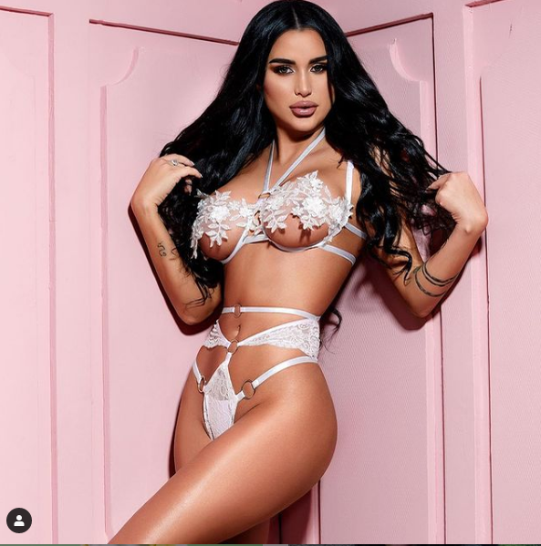 Daniela Crudu a repetat scena sărutului cu Bianca Drăgușanu! Momente incendiare cu o brunetă misterioasă GALERIE FOTO HOT