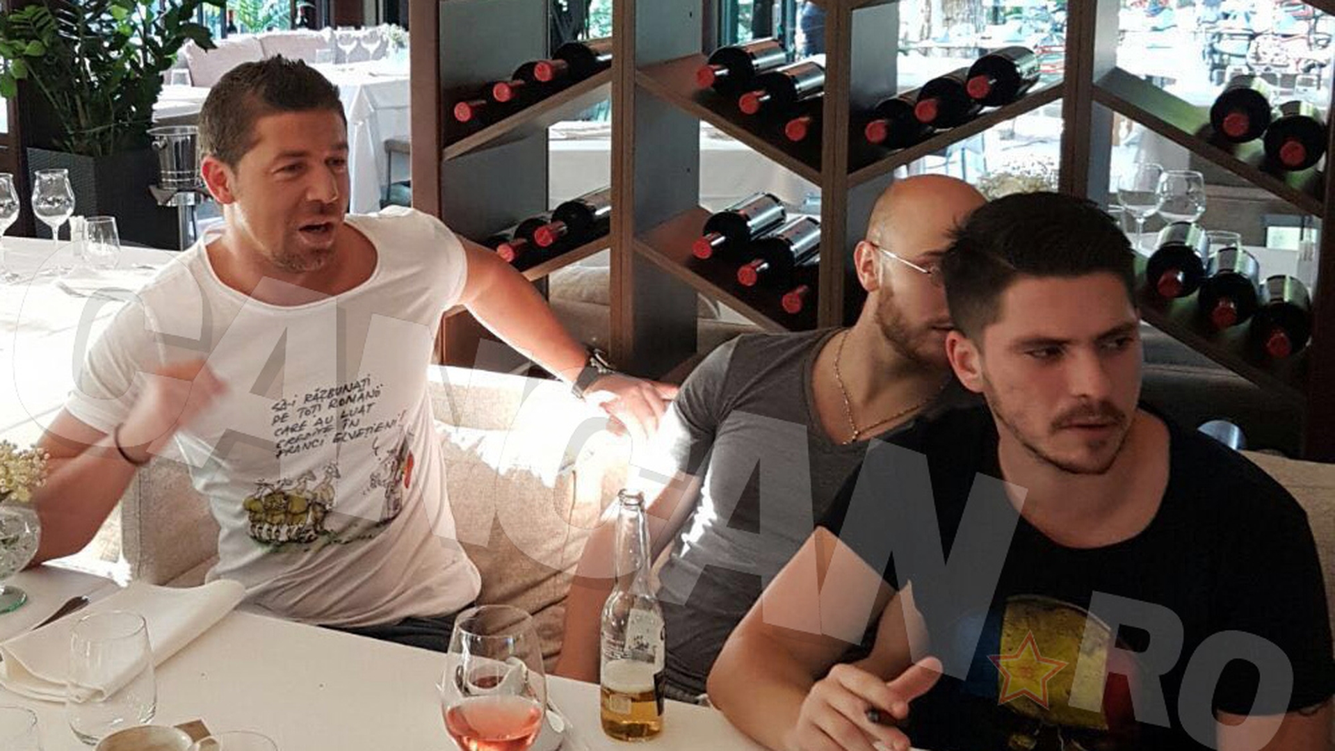 Ce tricou a purtat BOGDAN MARA la meciul România- Elveţia! Mesajul a stârnit hohote de râs 