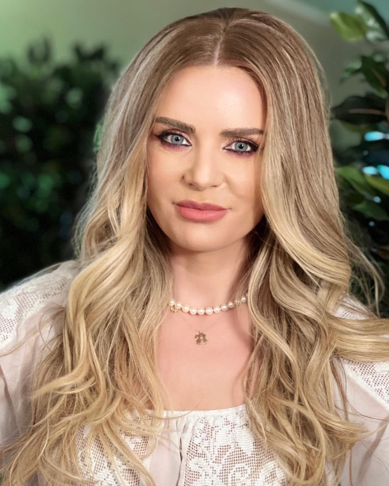 Marcela Fota, criticată de fani din cauza relaţiei cu tânărul de 23 de ani. Sora artistei, Mariana Ionescu Căpitănescu, sfătuită să intervină!