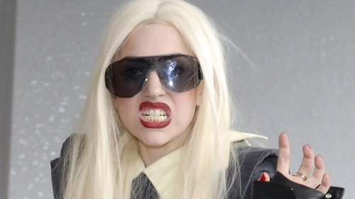 Lady Gaga le face parintilor cadouri de lux!
