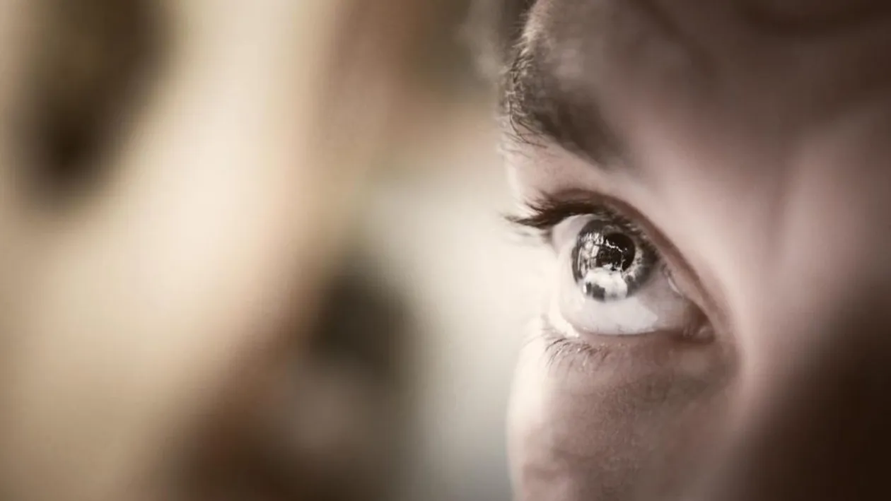 Tată din Bârlad, gest groaznic de ziua fetiţei lui. I-a pus cuţitul la gât pe motiv că nu seamănă cu el. Ce a făcut mama copilului când a văzut toată scena