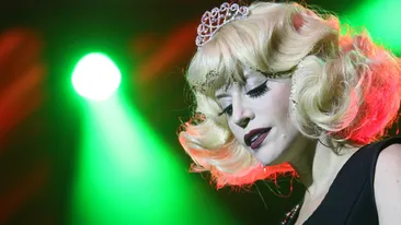 Loredana si-a innebunit fanii! Diva a stralucit pe scena Salii Palatului! Uite cele 15 tinute care au lasat publicul fara grai