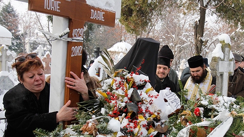 Si acum ii simte lipsa lui Iurie Darie! Anca Pandrea i-a luat crucea in brate si l-a intrebat: "Iti e frig acolo, dragule?"