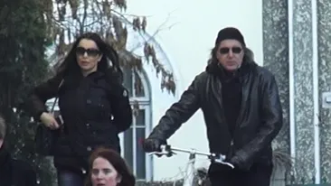 Are 67 de ani, iar prin asternuturi i-au trecut peste 2500 de femei! Marele sportiv, filmat in timp ce se duce acasa la sotie cu..