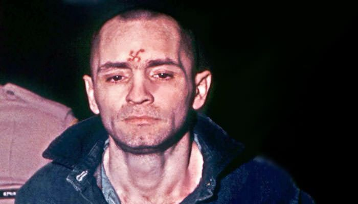 Acestea au fost ultimele cuvinte ale celui mai fioros criminal în serie din toate timpurile! Ce a spus Charles Manson chiar înainte să moară: „Dragoste pentru…”