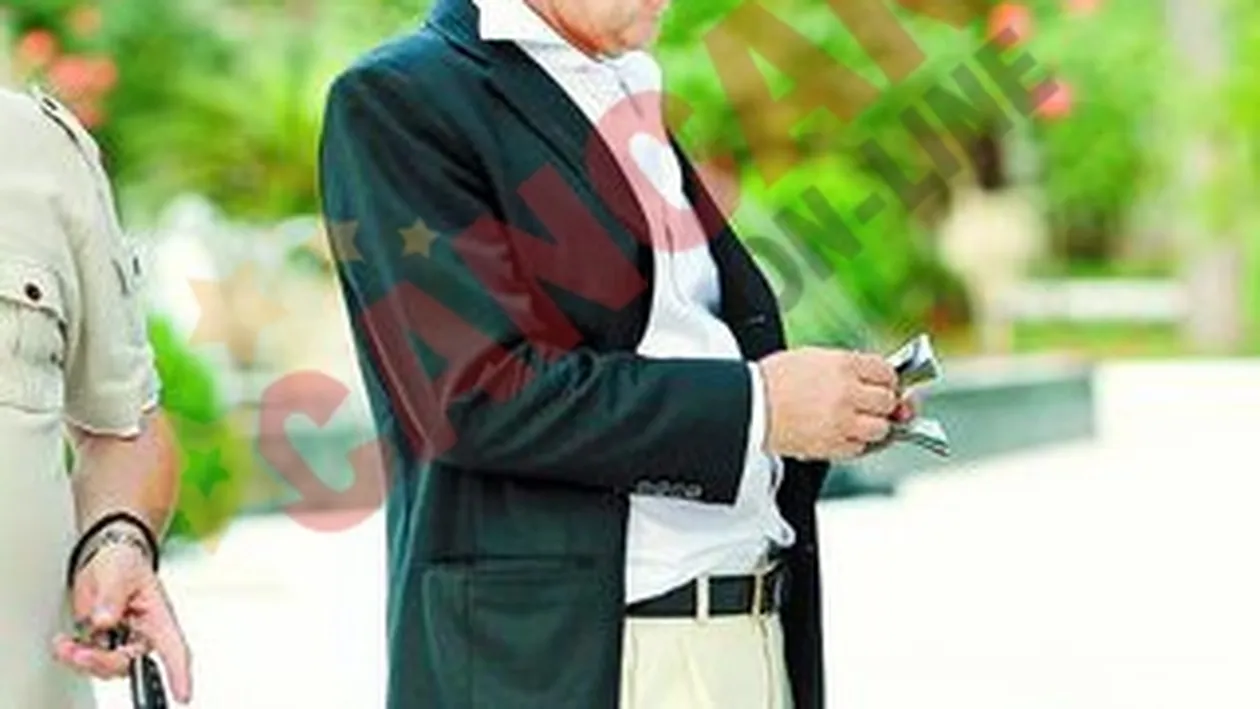 I-a bagat in sedinta si le-a dat banii