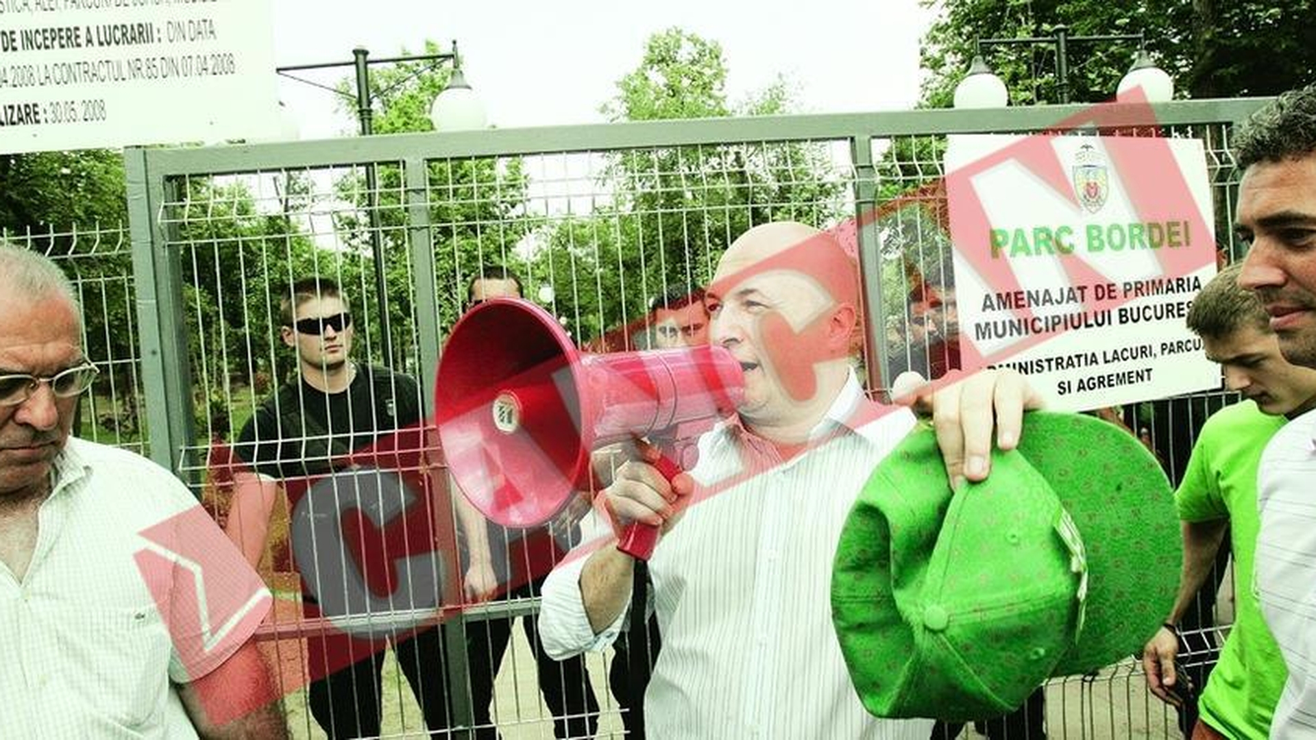 "Ma bat in strada, cu portavocea, pentru oameni"