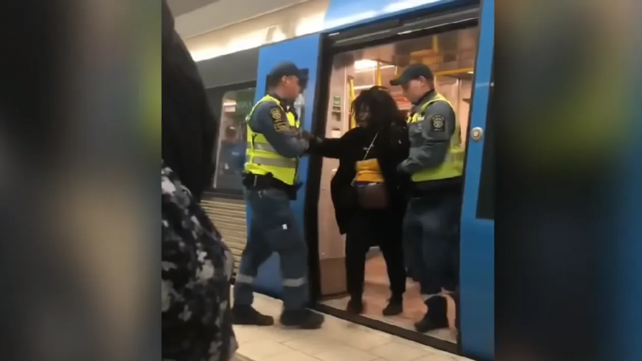 Scene incredibile la metrou. O femeie gravidă a fost luată pe sus de agenții de pază | VIDEO