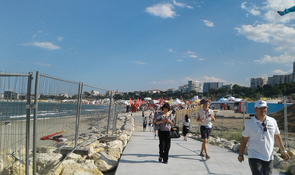 CANCAN.ro transmite cele mai tari momente. IMAGINI LIVE. Zeci de mii de oameni la NEVERSEA, cel mai mare festival de pe litoral