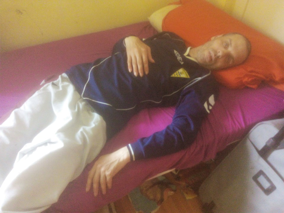 Drama incredibilă prin care a trecut un bărbat din Galați! La 15 ani a stat în comă după ce a fost lovit cu mașina, apoi a rămas paralizat din cauza unui doctor inconștient: „Suferința îndelungată mi-a răpit bucuria vieții”