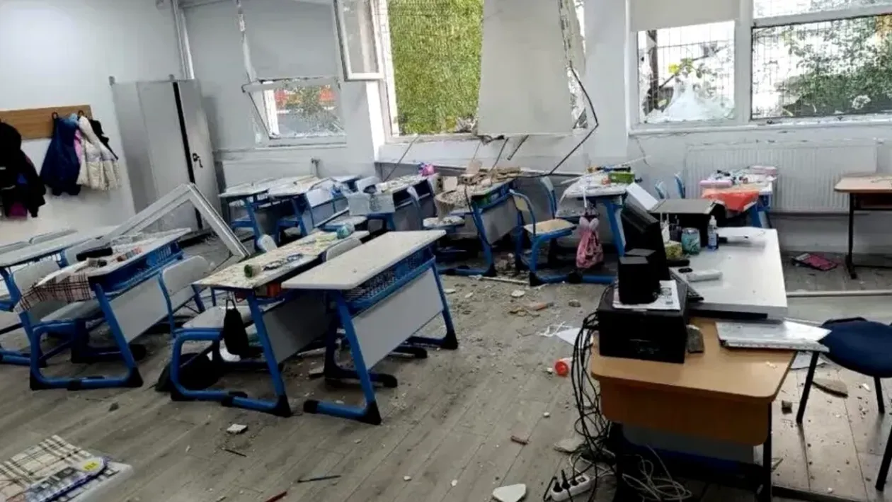 Ce se întâmplă cu elevii de la liceul din Rahova, după explozia devastatoare! Autoritățile caută soluții în criză