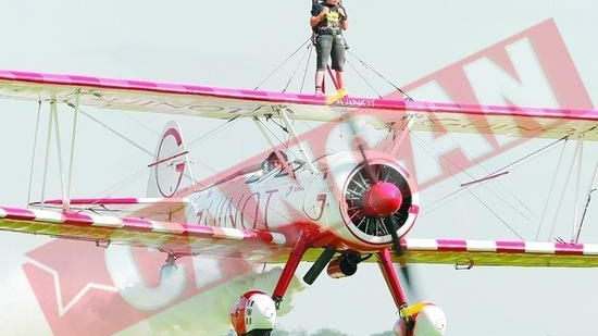 Zboara calare pe avion!