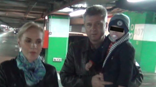 Gabi Firea si Florentin Pandele au poftit la ceva dulce. Vezi ce a facut femeia cand sotul ei s-a patat cu inghetata