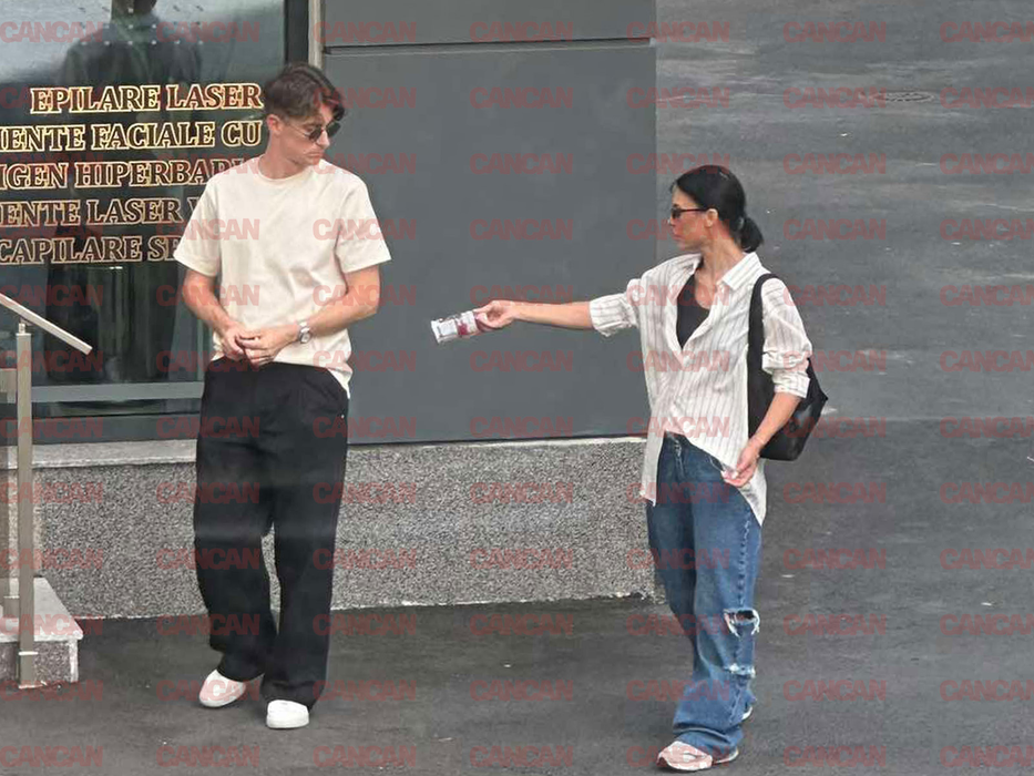La un moment dat, Andreea îi înmânează lui Rareș un recipient