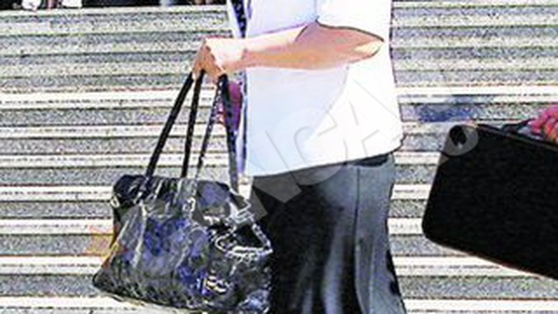 S-a iubit cu un escroc si si-a inselat fratele
