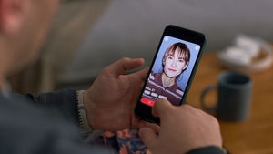 Îți poți găsi sufletul pereche pe Tinder? Află ce spun cercetătorii despre relațiile care încep online