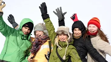 Dana Rogoz, cu iubitul si fostii colegi de facultate la munte! Au facut Revelionul la Ranca!