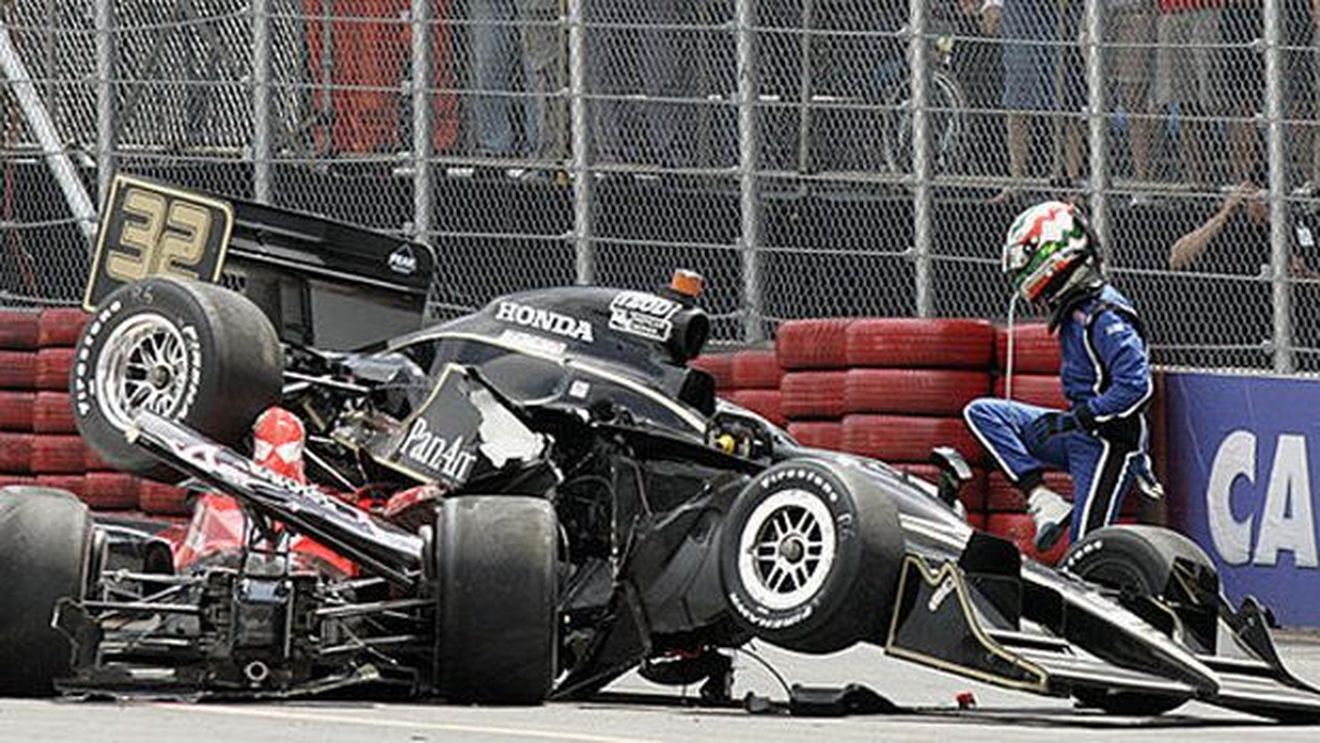 VIDEO Accident groaznic la o cursa din Brazilia: americanul Andretti, la un pas de moarte!