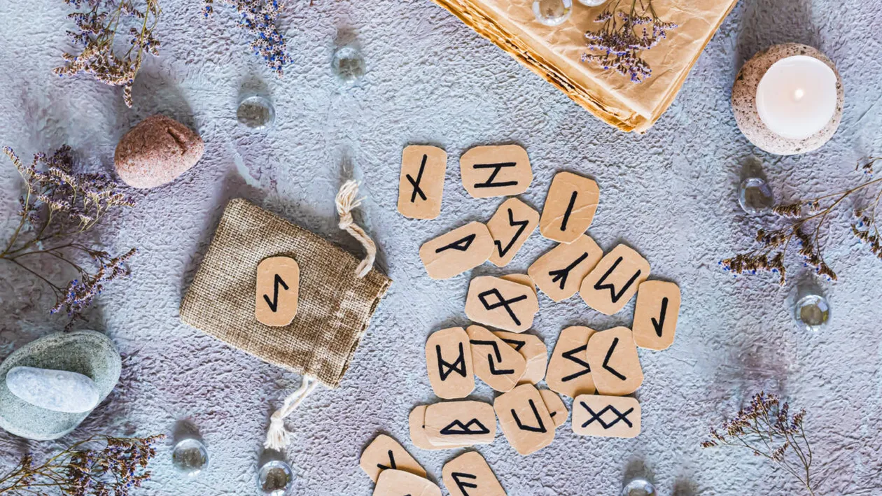 Horoscop rune azi, 21 mai 2026. Runa lui Odin avertizează o zodie: ia mâna de pe volan că destinul conduce mai bine decât tine