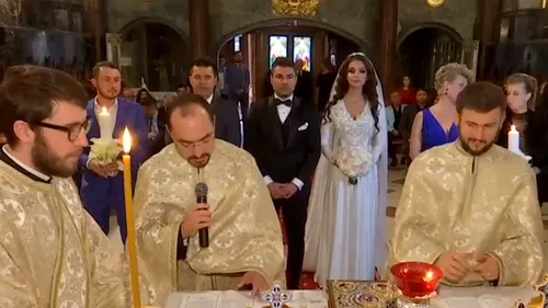 Imagini NEDIFUZATE de la cununia religioasă a Sandrei cu Adi Mutu! Soţia Briliantului, faţă în faţă cu întrebarea: L-ai călcat în biserică?