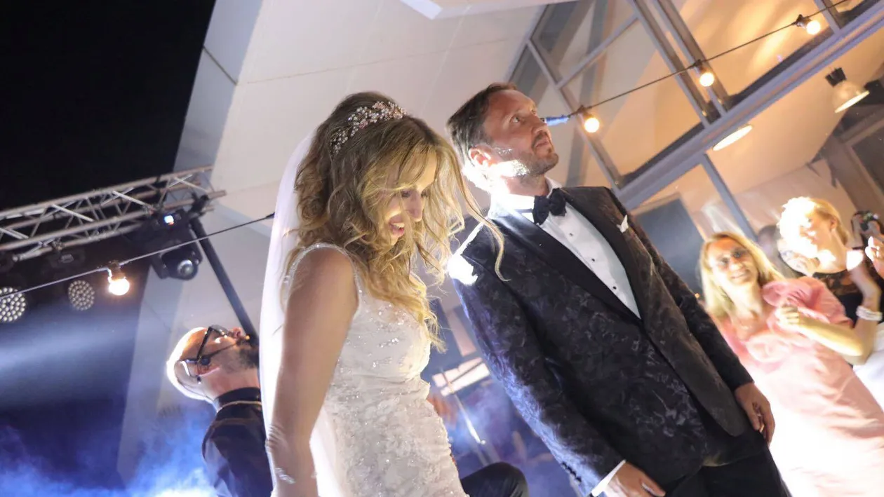 Primele imagini cu Crina Abrudan mireasă! Ce rochie a ales fosta prezentatoare TV pentru ziua cea mare