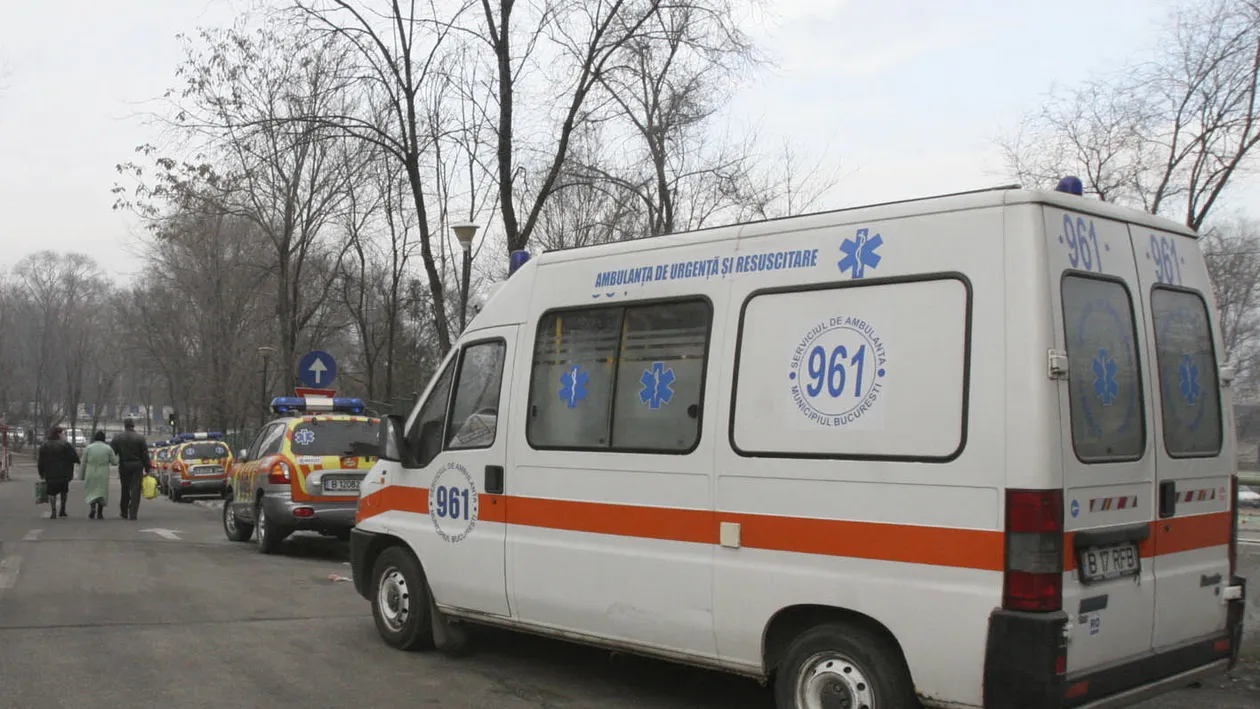 Chinuri groaznice pentru o bătrână din Brasov! S-a aruncat de la etaj si a rămas infiptă intr-un gard