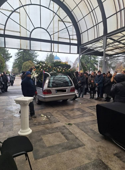 Flavia Groșan a fost înmormântată în râuri de lacrimi! Mii de oameni și-au luat adio