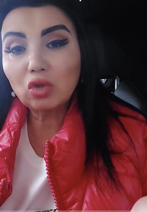 Vedeta care și-a luat haine de la Piața Obor. O vezi non-stop pe la Antena 1, dar nu știai că se îmbracă de la tarabă