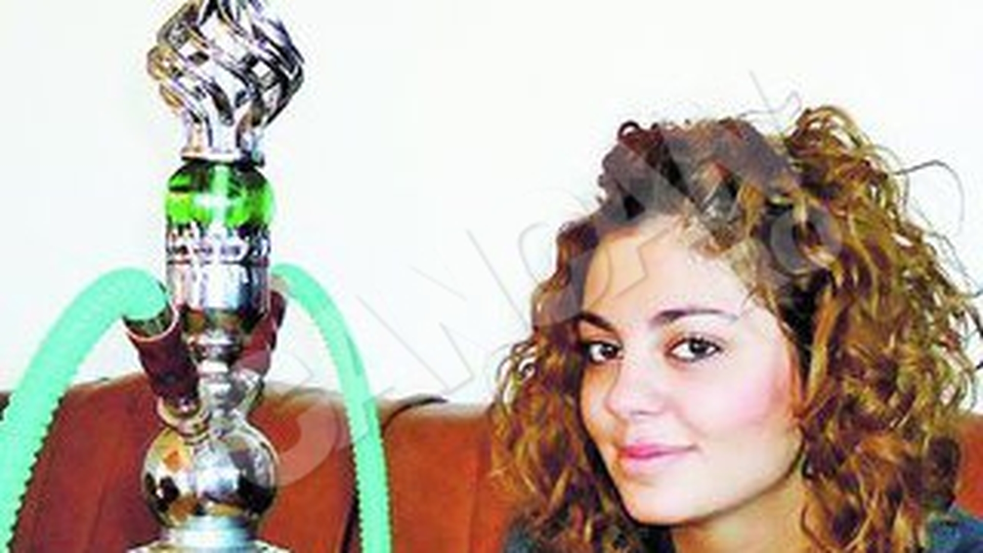 O relaxeaza fumul cu aroma de pepene galben sau menta. Nepoata lui Dobrin, dependenta de narghilea